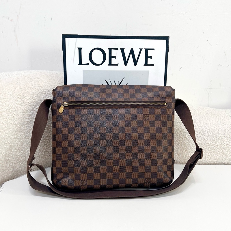 LV/路易威登 棕色棋盤格翻蓋郵差包-1