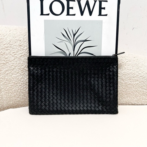 BV/葆蝶家 黑色編織拉鍊手拿包