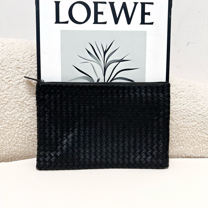 BV/葆蝶家 黑色編織拉鍊手拿包-1