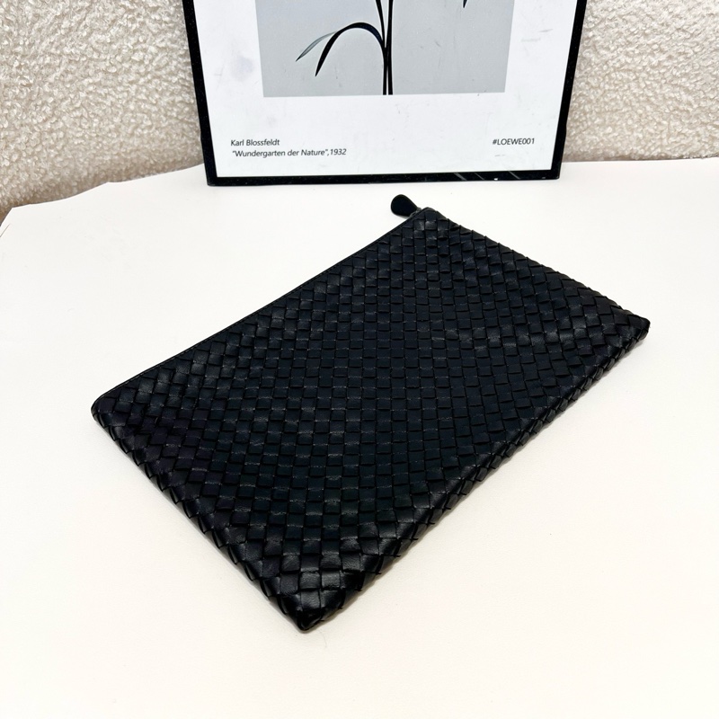 BV/葆蝶家 黑色編織拉鍊手拿包-2