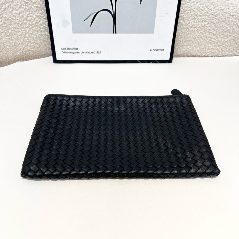 BV/葆蝶家 黑色編織拉鍊手拿包-3