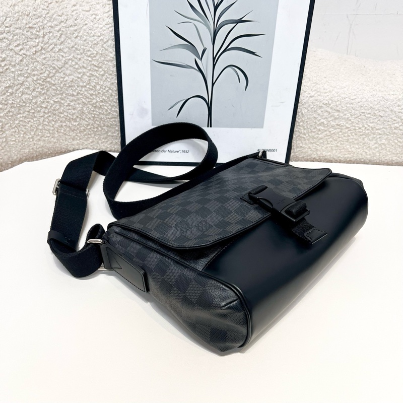 LV/路易威登 黑棋盤格翻蓋郵差包 14年編碼-2