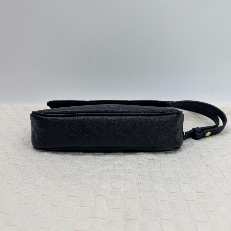 LV Ivy 鏈條包|黑色壓紋|金鍊腋下包-3