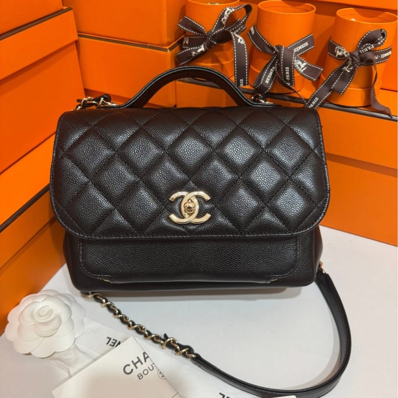 CHANEL 22B 荔枝牛皮郵差包(中)🖤台灣購證正本-0