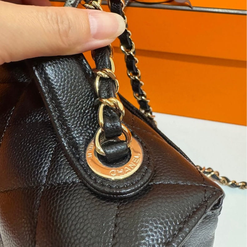 CHANEL 22B 荔枝牛皮郵差包(中)🖤台灣購證正本-3
