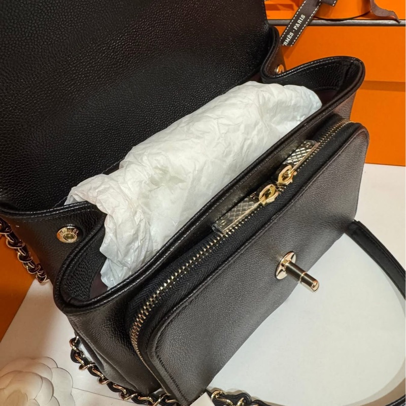 CHANEL 22B 荔枝牛皮郵差包(中)🖤台灣購證正本-4