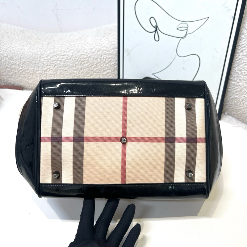 Burberry/博柏利  黑色漆皮拼格紋手提包-4