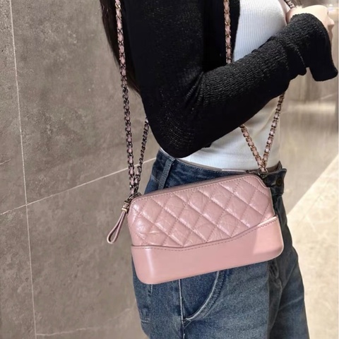 【97新 ✨ 全網最低價！】 CHANEL 香奈兒 Gabrielle mini 流浪迷你 櫻花粉 油蠟牛皮（下單前先詢問庫存❗️❗️）