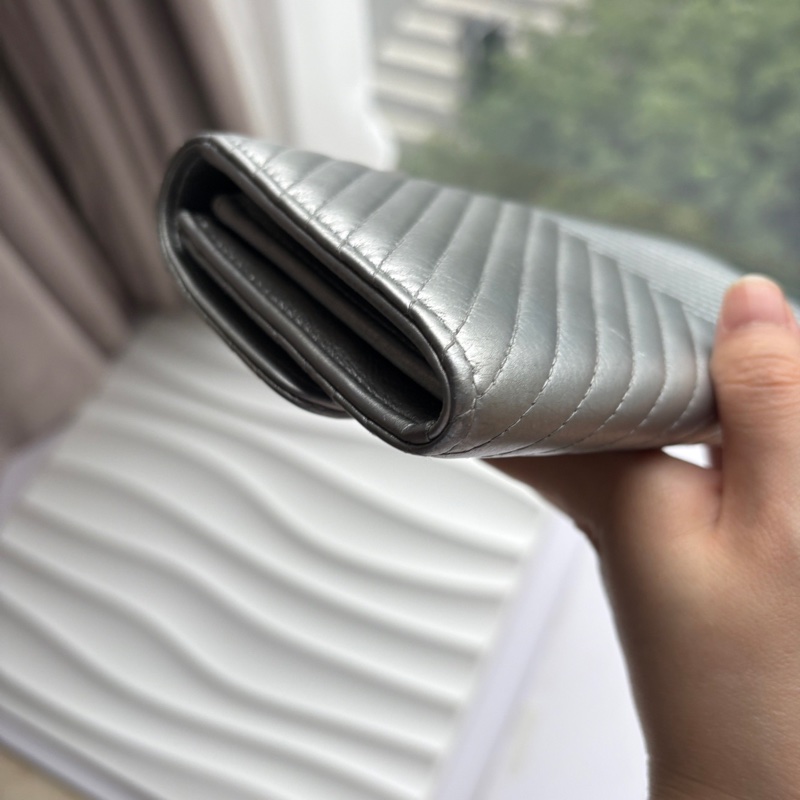 【97新 ✨ 全網最低價!】 Chanel 香奈兒銀色 山形紋錢包 長夾(下單前先詢問庫存❗️❗️)-10