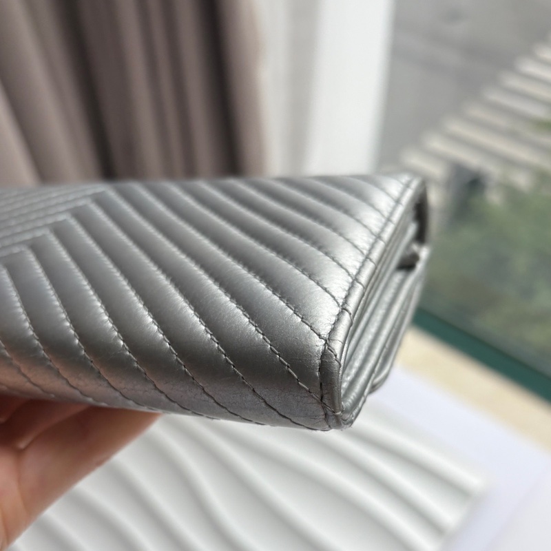 【97新 ✨ 全網最低價!】 Chanel 香奈兒銀色 山形紋錢包 長夾(下單前先詢問庫存❗️❗️)-13