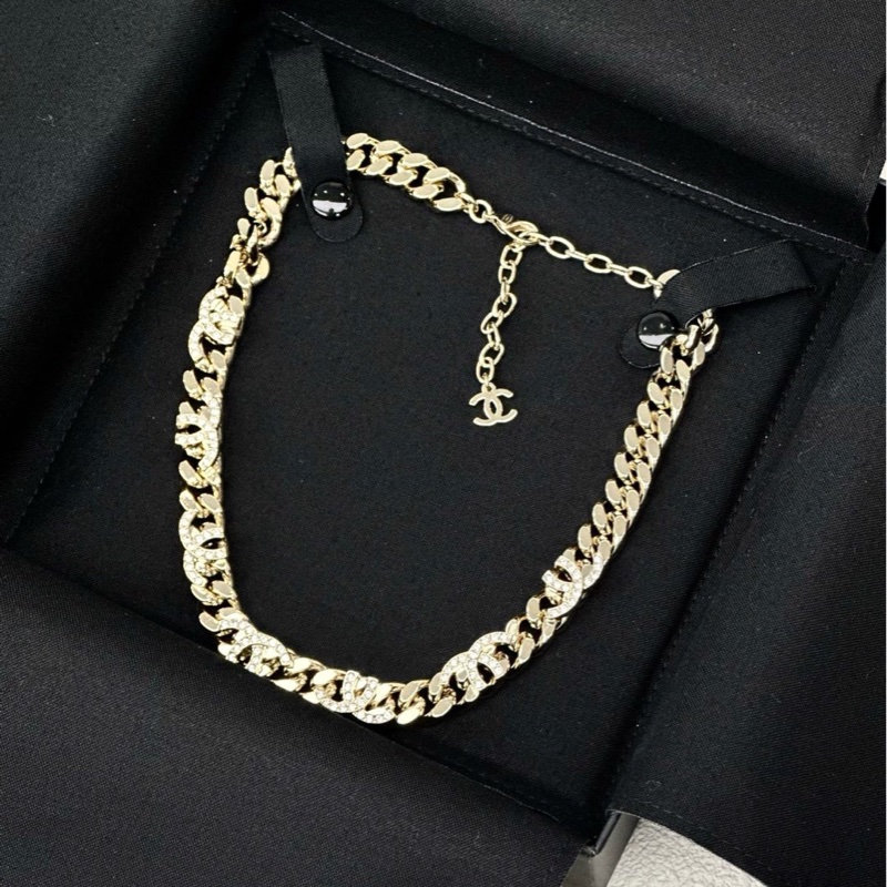 【99新 ✨ 全網最低價!】 Chanel 香奈兒 金玫瑰金 半雙 C 水鑽項鍊/choker (下單前先詢問庫存❗️❗️)-0