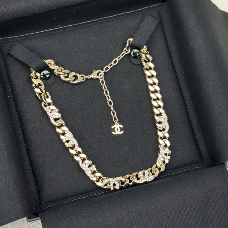 【99新 ✨ 全網最低價!】 Chanel 香奈兒 金玫瑰金 半雙 C 水鑽項鍊/choker (下單前先詢問庫存❗️❗️)-1