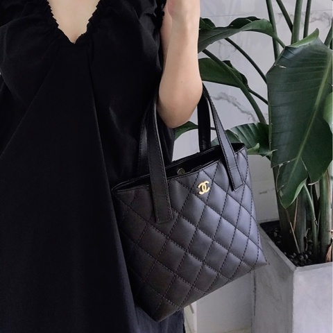 【95新 ✨ 全網最低價！】 中古 chanel香奈兒 黑金 vivian薇薇安 托特包 手提包 (下單前先詢問庫存❗️❗️）