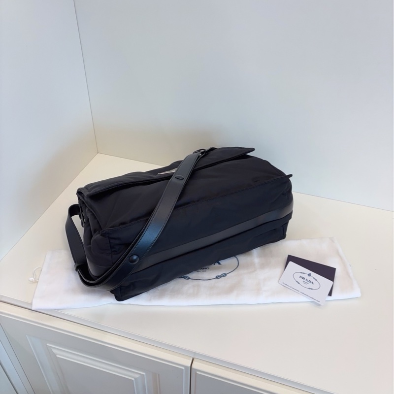 ✨Prada 黑銀郵差包 99新閒置 有保卡 晶片款 專櫃10萬 男女背都超級酷🖤-7