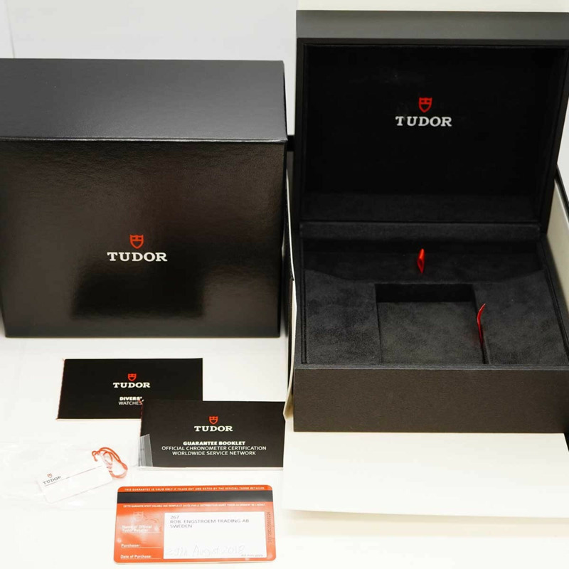 帝舵碧灣系列深色錶盤男士腕錶 79230DK-8