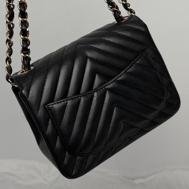 【近新閒置品】Chanel 香奈兒 25開黑金羊皮立體v紋方盒手提單肩鏈條包-2
