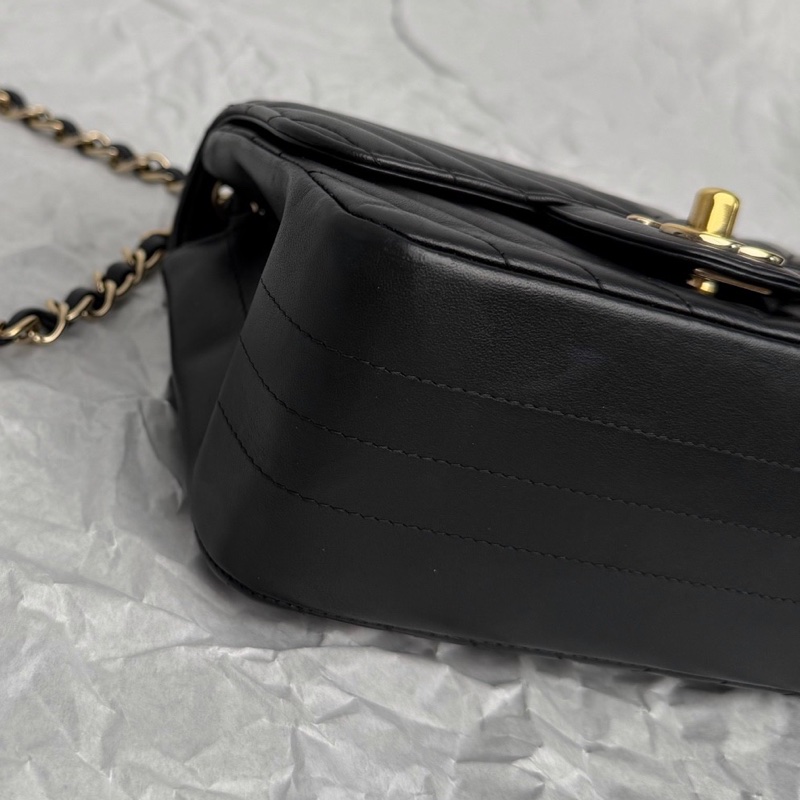 【近新閒置品】Chanel 香奈兒 25開黑金羊皮立體v紋方盒手提單肩鏈條包-7
