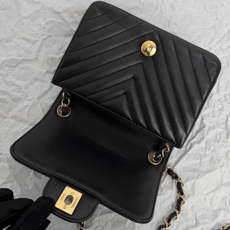 【近新閒置品】Chanel 香奈兒 25開黑金羊皮立體v紋方盒手提單肩鏈條包-12