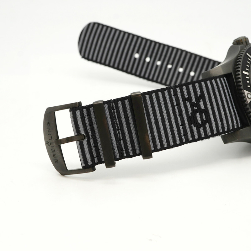 百年靈超級海洋系列 M17368 黃色錶盤男士腕錶-3