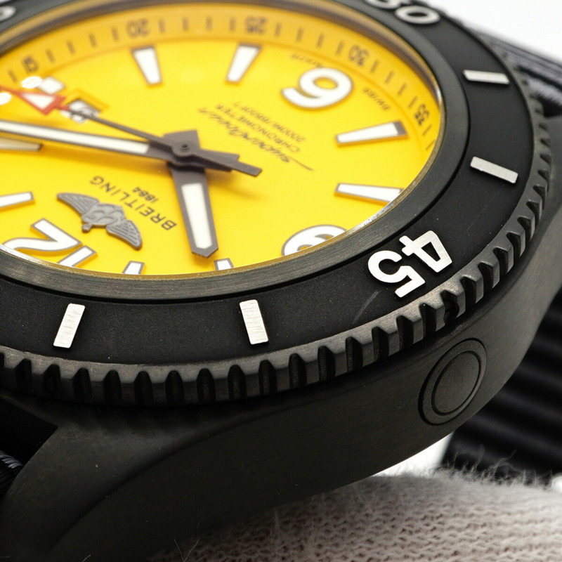 百年靈超級海洋系列 M17368 黃色錶盤男士腕錶-5