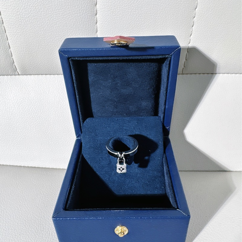 路易威登 Lockit系列 白金滿鑽鎖頭戒指-1