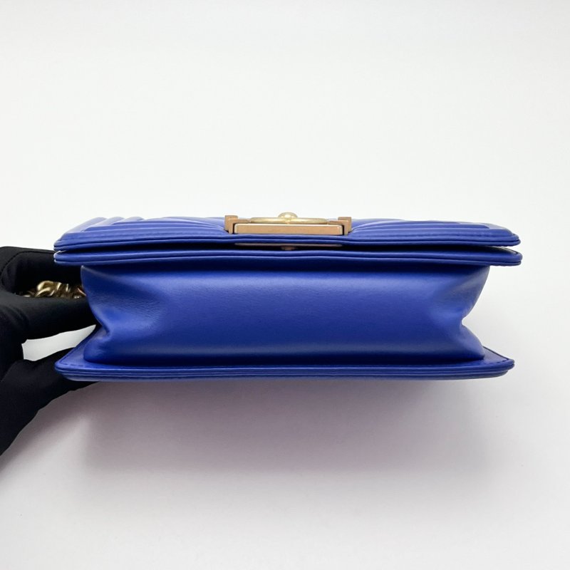 CHANEL 藍金Leboy小號  v紋肩背斜背包20*12*6 98新配件塵袋-4