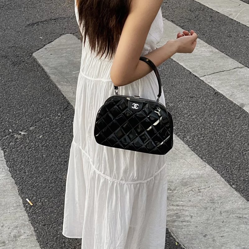CHANEL 中古黑銀漆皮Vintage 手提蛙口包 24.5*17*5 98新配件盒子塵袋保卡-0