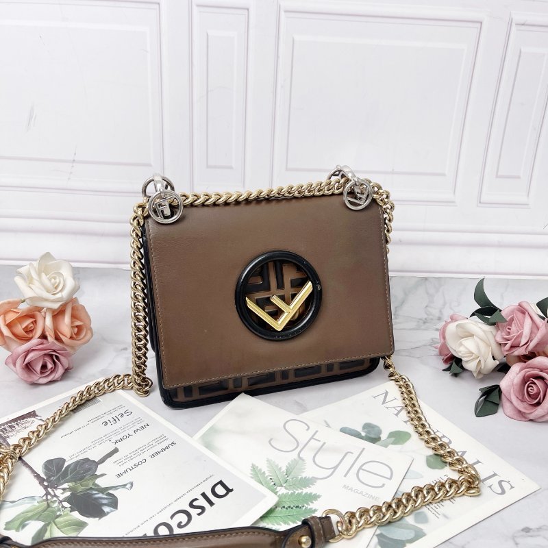 Fendi Kan I F棕色肩背老花斜背包19*15*7.5cm 98新配件塵袋-3