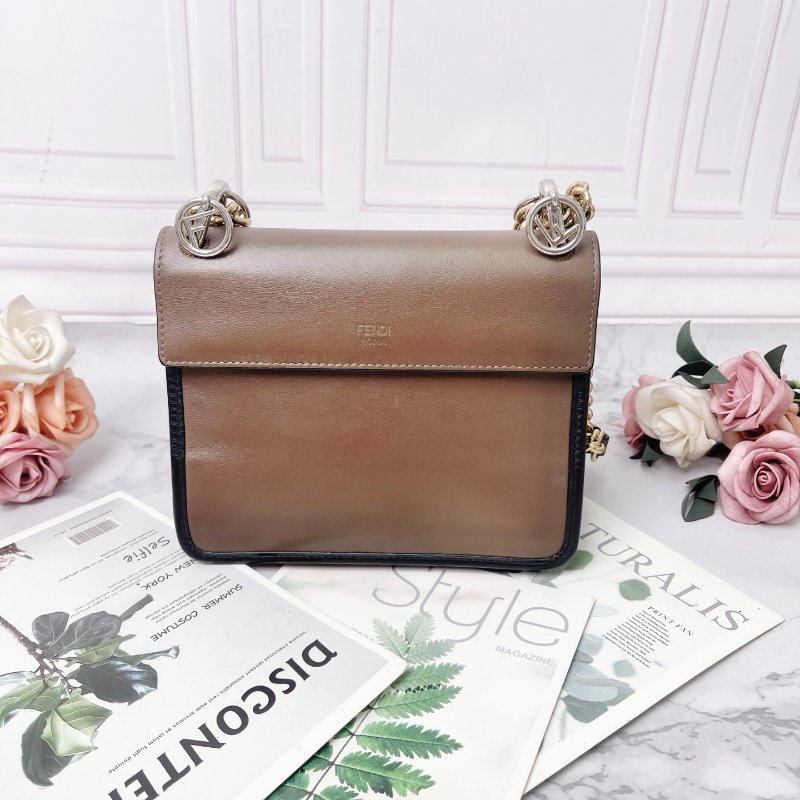 Fendi Kan I F棕色肩背老花斜背包19*15*7.5cm 98新配件塵袋-4