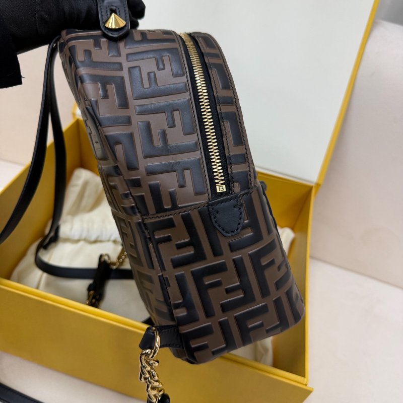 Fendi FF老花後背包 棕色牛皮 22*25 98新配件盒子塵袋-2