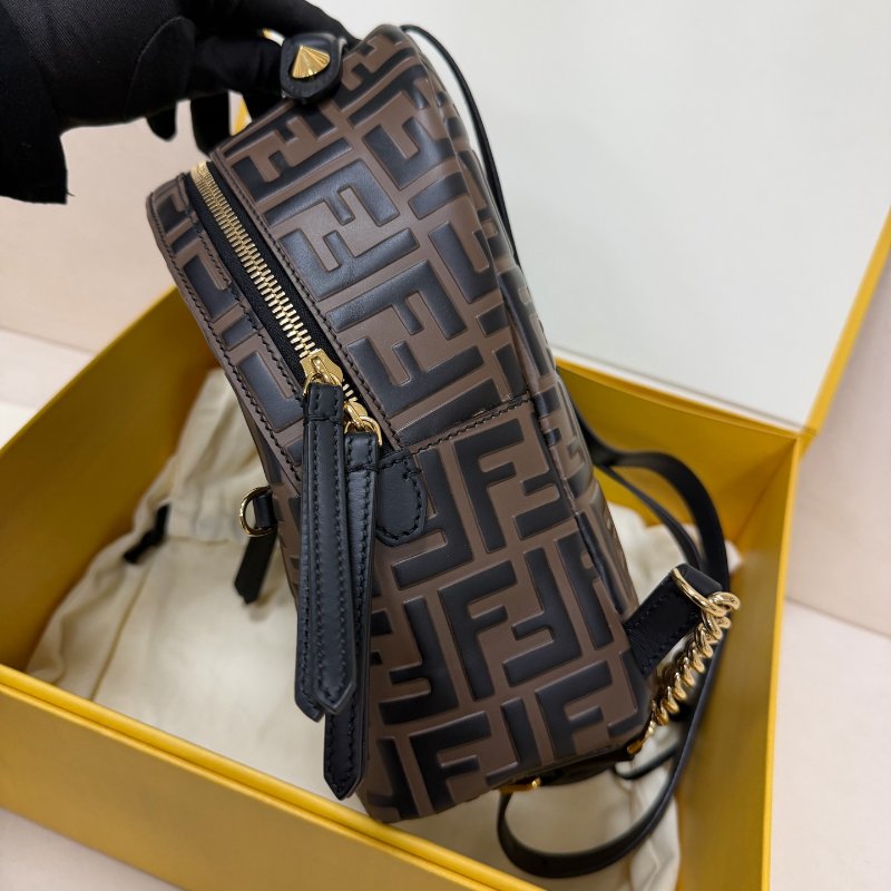 Fendi FF老花後背包 棕色牛皮 22*25 98新配件盒子塵袋-3