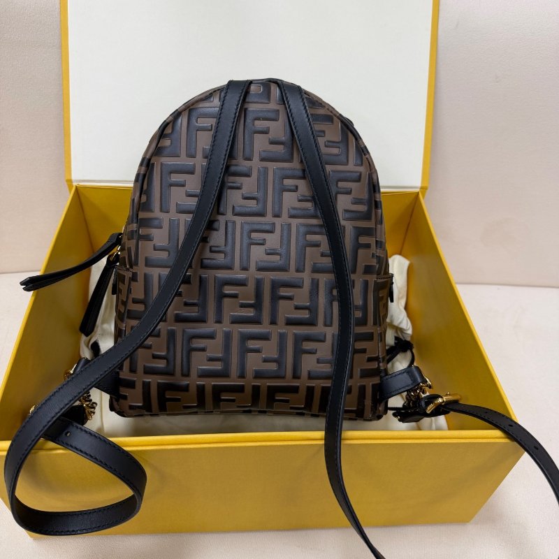 Fendi FF老花後背包 棕色牛皮 22*25 98新配件盒子塵袋-6