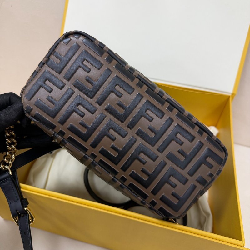 Fendi FF老花後背包 棕色牛皮 22*25 98新配件盒子塵袋-7