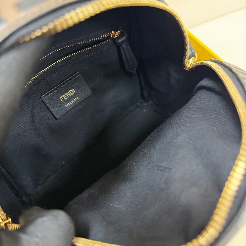 Fendi FF老花後背包 棕色牛皮 22*25 98新配件盒子塵袋-8