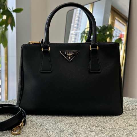 prada黑金老款殺手小號 底長28  附件：肩帶