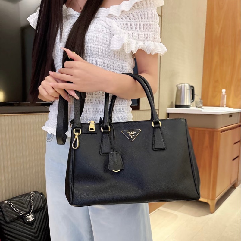 prada黑金老款殺手小號 底長28  附件：肩帶-5