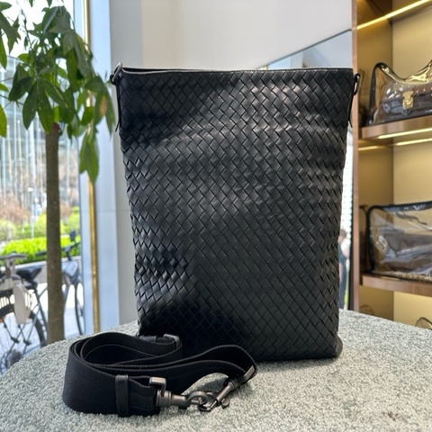 Bottega Veneta/葆蝶家 BV黑色編織單肩包 經典款 尺寸約27*27cm