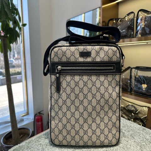 Gucci  古馳  斜挎男包 。附件：🈚  單品