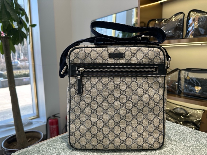 Gucci  古馳  斜挎男包 。附件：🈚  單品-0