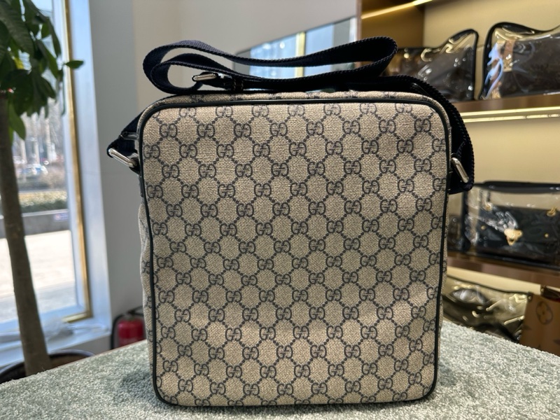Gucci  古馳  斜挎男包 。附件：🈚  單品-1