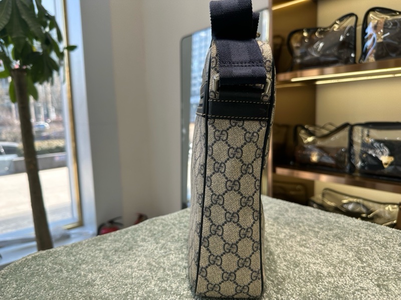 Gucci  古馳  斜挎男包 。附件：🈚  單品-2