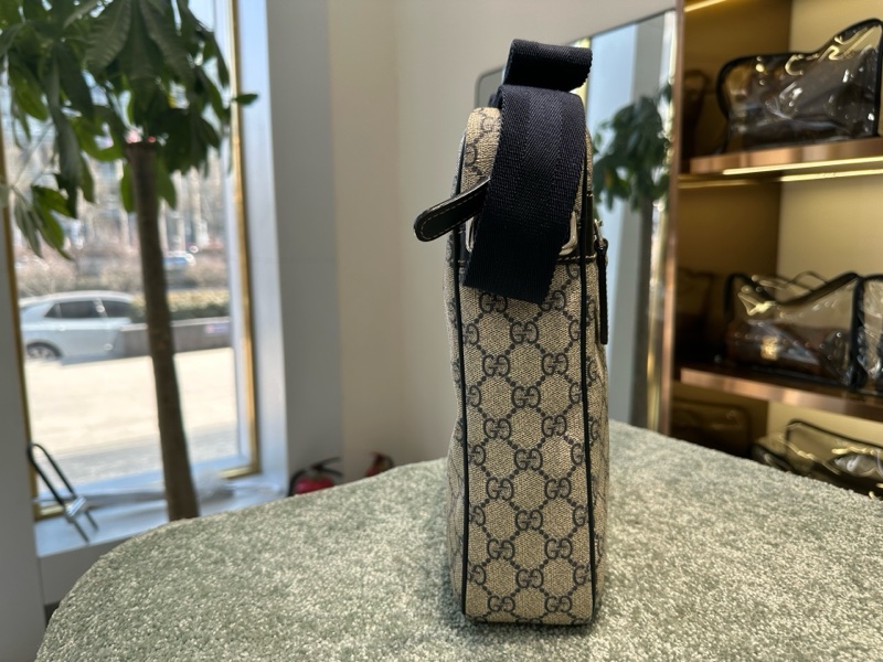 Gucci  古馳  斜挎男包 。附件：🈚  單品-3