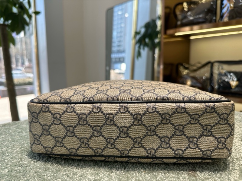 Gucci  古馳  斜挎男包 。附件：🈚  單品-4