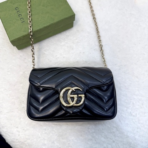 古馳Marmont小包 GUCCI 黑色羔羊皮淡金釦迷你斜背包 經典雙G鏈條包 841290