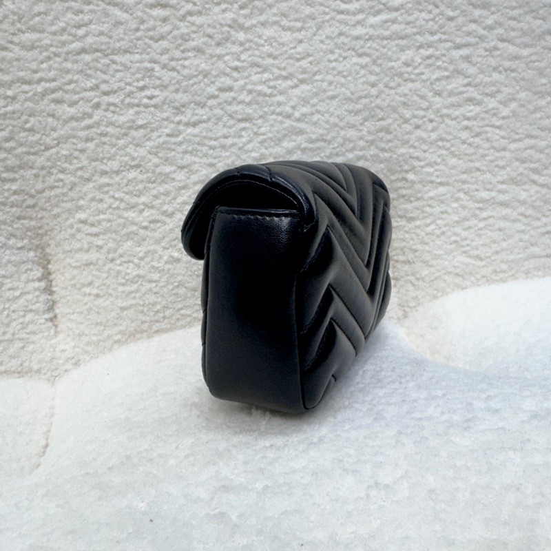 古馳Marmont小包 GUCCI 黑色羔羊皮淡金釦迷你斜背包 經典雙G鏈條包 841290-3