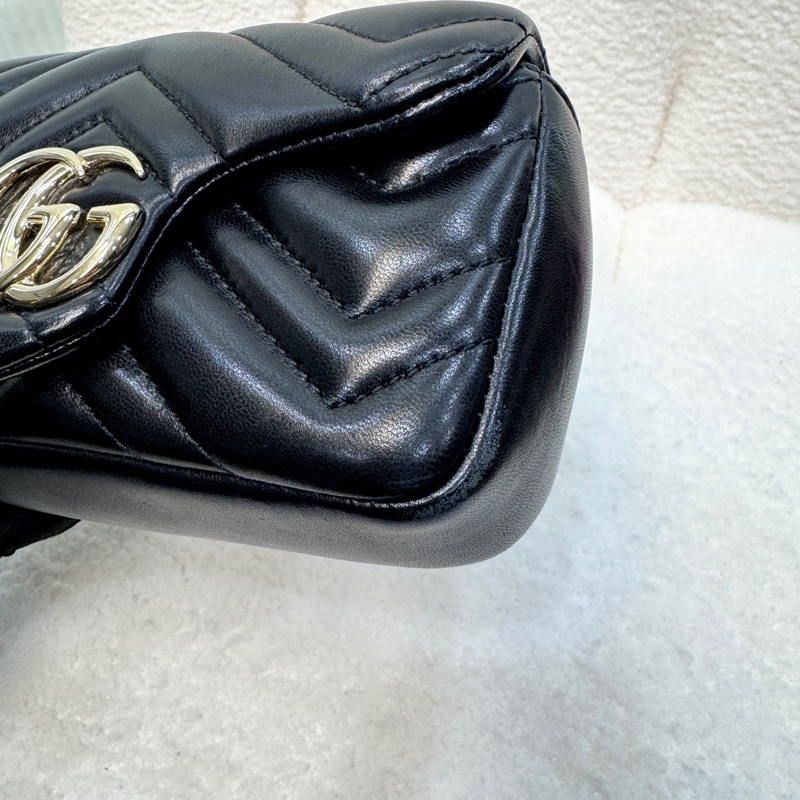 古馳Marmont小包 GUCCI 黑色羔羊皮淡金釦迷你斜背包 經典雙G鏈條包 841290-14