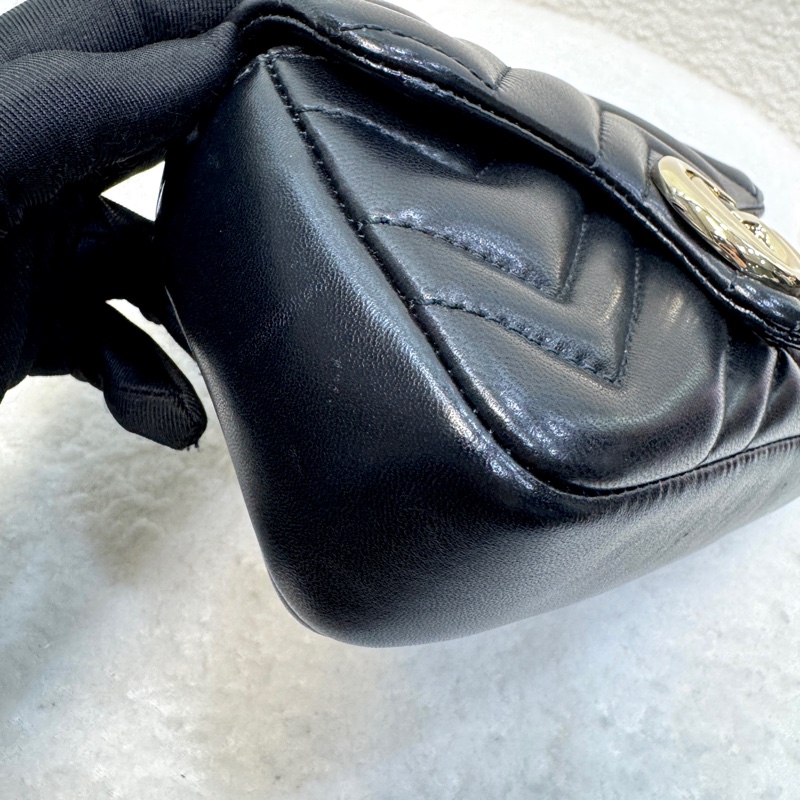 古馳Marmont小包 GUCCI 黑色羔羊皮淡金釦迷你斜背包 經典雙G鏈條包 841290-15