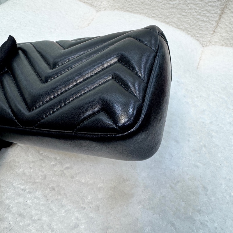 古馳Marmont小包 GUCCI 黑色羔羊皮淡金釦迷你斜背包 經典雙G鏈條包 841290-16