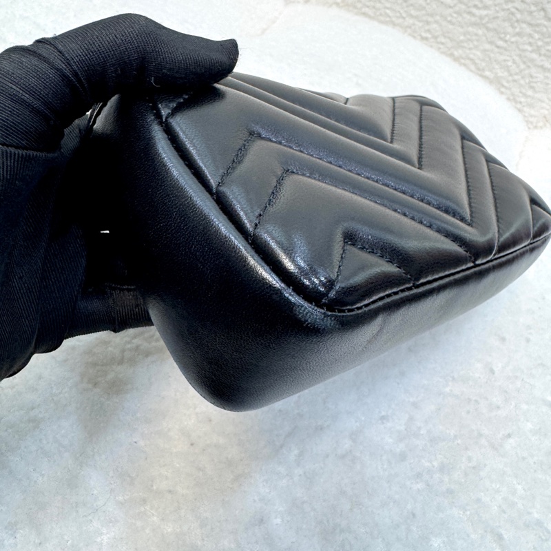 古馳Marmont小包 GUCCI 黑色羔羊皮淡金釦迷你斜背包 經典雙G鏈條包 841290-17