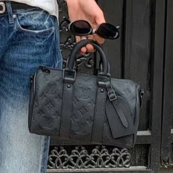 🥷Louis Vuitton 路易威登 KEEPALL25全皮黑武士手提斜挎包⚽️🎱純芯片尺寸25*14 A5462-5